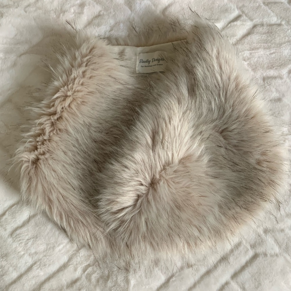 Junior Girls Faux Fur Wrap